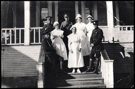 Soldiers and nurses Mary Bond, Gladys Batten and Sophie Steffens on Nicola Valley General Hospital steps