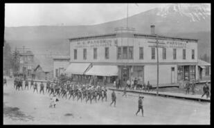 Tobias' Tigers, World War I troops parade in front of H.G. Parson's store