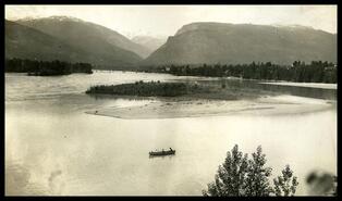 Boating on the Columbia River