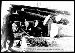 Decking logs on Columbia River