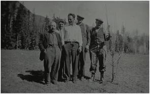 Group photograph on the Leaf farm