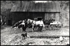 Women with horse and buggy at Aberdeen Mine building