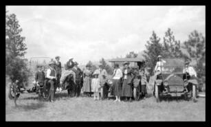 Jackson, Bush and McMynn families with automobiles at picnic, ca. 1915