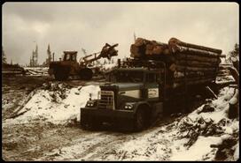 Loading Proctor Bros. logging truck
