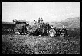 Hauling hay at W.A. Palmer Ranch, Okanagan Landing