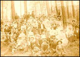 Picnic group at Fieldings Landing, China Creek, early 1900s