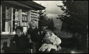 Elizabeth, John, Margaret and father Erdmann Frederick Wilhelm Sellentin at the Sellentin home
