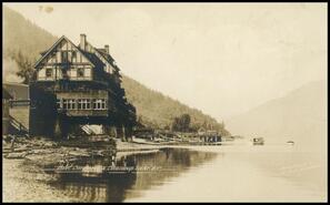 Hotel Sicamous & Shuswap Lake