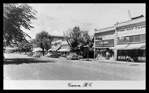 Barnard (30th) Avenue showing F-M Shop and Top Hat Cafe