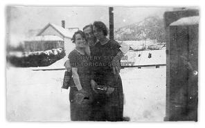 Molly (Colegrave) Harris, and two unknown people