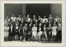 Group photograph of Walter's Packing House staff