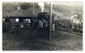 C.P.R. train and passengers at Kaslo station