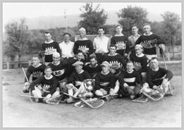 Field lacrosse team with Shaw Cup