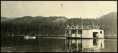 Houseboat on Christina Lake