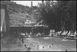 Jubilee pool situated next to the Memorial Hall on Victoria Street, 1930s