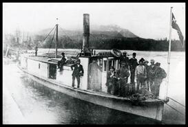 Steamboat 'Marion' with passengers at Revelstoke