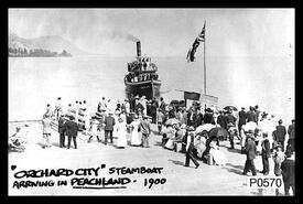 "Orchard City" steamboat arriving in Peachland