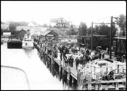 Crowds on the Penticton wharf awaiting the arrival of a sternwheeler