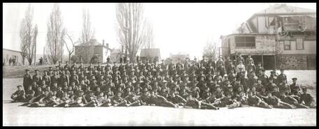 Group photograph of soldiers from the Valley, Kamloops