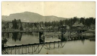 Postcard of Kettle River bridge at Laurier, WA