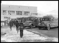 School buses at W.L. Seaton School (Vernon Junior High School)