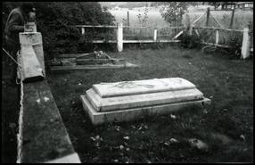Tombstone of Colonel Falkland Warren at Warren cemetery 