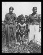 Indigenous mother and children, Okanagan