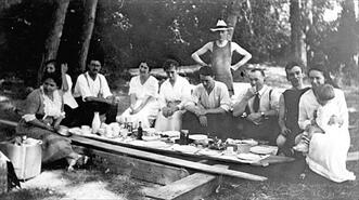 Mr. and Mrs. Cliff, Mr. and Mrs. Sherwood, Frances McKay at a picnic at Whiteman's Creek