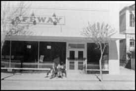 Safeway on Cedar Avenue, next to Trail Mercantile and the C.S. Williams Clinic