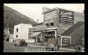 Postcard of Mackenzie Avenue showing Manning's store