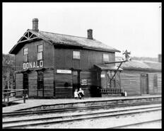 Arvid Seward and W. Smith at Donald railway station