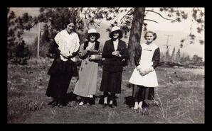 Evelyn Dawson, Mary Carter, Bea Harvey and Doris Gleed in costume