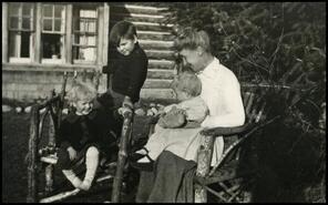 Elizabeth, John, Margaret and Kathleen Sellentin at the Sellentin home