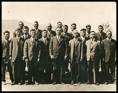 Group of Japanese settlers at Rainbow Ranch
