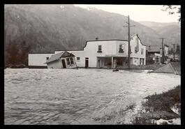 Innis Garage and 1948 flood
