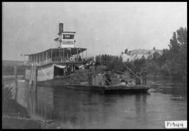 Riverboat 'Klahowya' pushing a barge