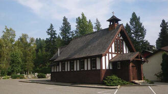 St. Andrew's Anglican churchyard and church memorial plaques : 4619 Lakeshore Road, Kelowna, British Columbia, Canada