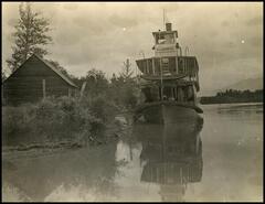 River boat Klahowya on Columbia River