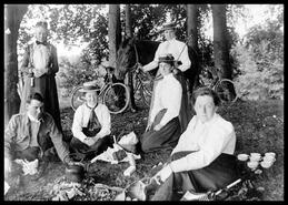 Carnac Morris family on a picnic