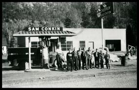 Group in front of Conkin Store, Slocan Park