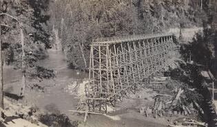 Canyon Road bridge under construction