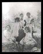 Ada Kirby with children Louise, Rita, Mildred & Violet